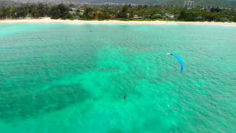 Antenne-Des-Drachenboarders-In-Der-Bucht-Von-Kailua