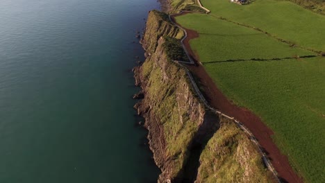 Die-Gobbins-Ist-Eine-Beliebte-Touristenattraktion-Auf-Islandmagee,-County-Antrim,-Nordirland