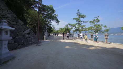 Miyajima-road-to-the-tori