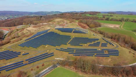 Kleines-Solarkraftwerk-Auf-Dem-Land