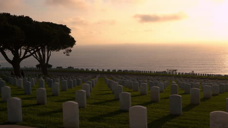 Sunset-over-Rosecrans-Military-Cemetery-in-San-Diego,-California