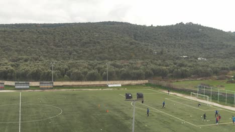 Campo-De-Fútbol-Al-Aire-Libre-En-El-Campo-Griego-Simulacros-De-Entrenamiento-De-Olivar