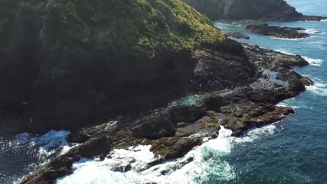 Aerial-shot-of-mermaid-pool-in-New-Zealand