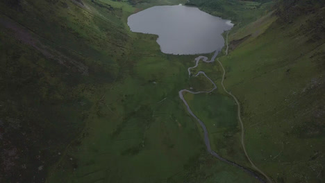 Aerial-4k-tilt-shot-of-mountain-stream-and-lake