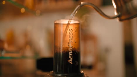 AreoPress-preparing-brewing-coffee-flooding