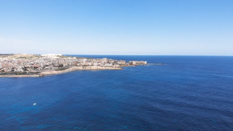 Video-Aéreo-De-Drones-De-Malta,-área-De-Marsaskala-Desde-El-Camino-De-Munxar-En-Invierno