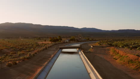 Amanecer-En-Un-Canal-De-Sierra-Nevada