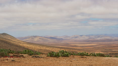 Timelapse-of-desert-landscape-and-clouds-in-Morocco,-static-shot-from-tripod