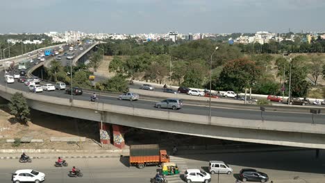 Blick-Auf-Den-Stadtverkehr-Auf-Der-Überführung-An-Einem-Normalen-Tag-In-Bangalore-Karnataka