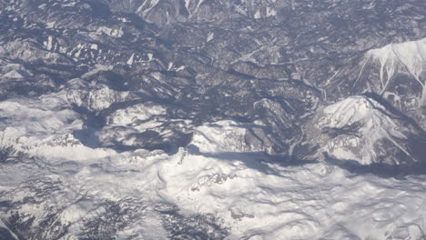 Fliegen-Im-Winter-über-Karpaten-Mit-Schnee-4k-Aufnahmen