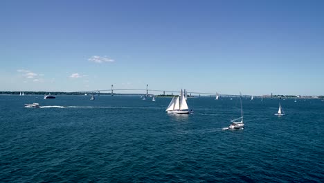 Sailboats-entering-and-leaving-Mt