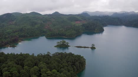 Aerial-drone-shot-of-the-Montebello-Lake,-Chiapas