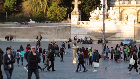 A-lot-of-tourists-in-people’s-square-during-the-day
