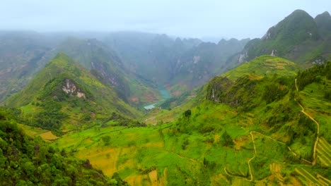 Aerial-dolly-forward-of-the-magnificent-Nho-Que-river-with-its-turquoise-blue-green-water-in-the-gorgeous-Ma-Pi-Leng-Pass-in-northern-Vietnam