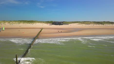 Der-Strand-Von-Cadzand-bad,-Niederlande-An-Einem-Sonnigen-Tag
