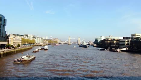 Yacht-In-Der-Berühmten-Brücke-In-Der-Londoner-City