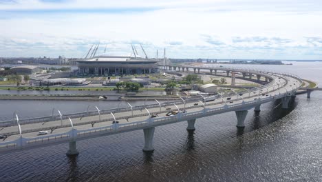 Luftdrohnen-langsame-Kamerafahrt-Der-Westlichen-Hochgeschwindigkeitsbrücke,-Finnischer-Meerbusen-In-Sankt-Petersburg,-Russland