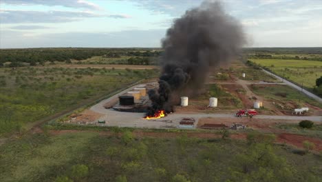 Oil-Field-Fire-at-a-tank-farm-in-west-Texas