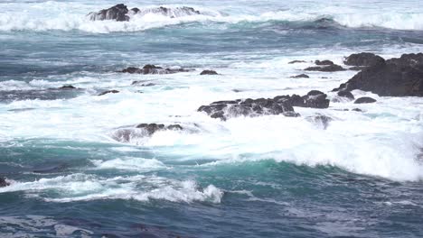 Closeup-view-of-ocean-waves-on-the-Pacific-Coast-of-California