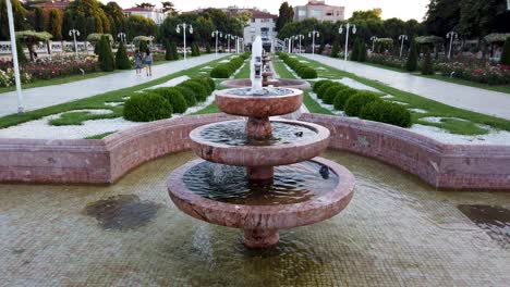Peaceful-scenery-of-fountain in-the-park