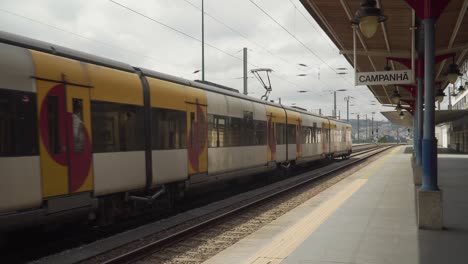 Train-leaving-train-station-in-Campanhã,-Porto,-Portugal