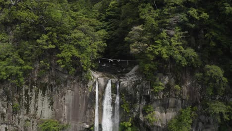 Drone-shot-of-Nachi-Taisha-waterfall,-the-biggest-of-Japan,-on-the-Kumano-dodo-trail