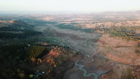 Aerial-drone-footage-over-landscape-near-the-upper-reaches-of-Lake-Eildon,-near-Mansfield-in-central-Victoria,-Australia