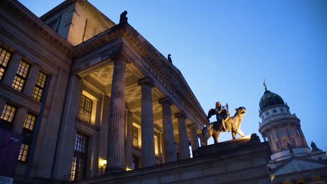 Außenaufnahme-Des-Konzerthauses-Konzert-In-Berlin-Deutschland-Bei-Nacht-7