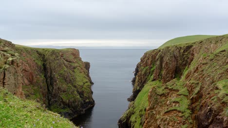 Timelapse-of-green-cliffs-with-nesting-birds-looking-out-to-sea