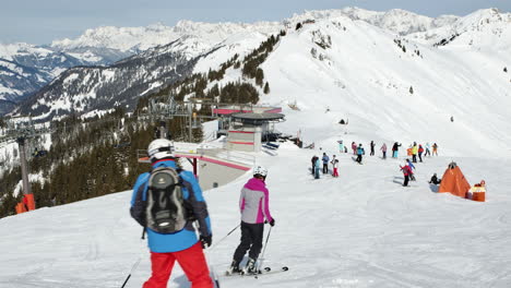 Estación-De-Elevación-Superior-En-La-Estación-De-Esquí-Alpino
