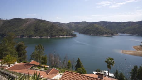 Lago-De-La-Presa-De-Castelo-Do-Bode-Albufeira-En-Portugal