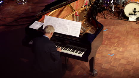Elegant-Pianist-with-fast-fingers-plays-grand-piano