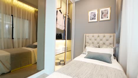 Decoración-De-Dormitorio-De-Colores-Claros-Y-Brillantes-Con-Muebles-Elegantes