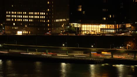Time-Lapse-of-traffic-on-FDR-Drive,-Manhattan,-New-York-City-at-the-shore-of-East-River-at-night
