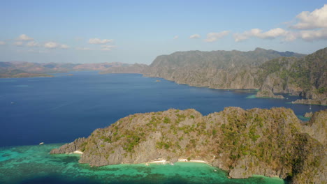 Playa-De-Banul-Y-Rocas-En-La-Costa-De-La-Isla-De-Coron,-Palawan,-Filipinas