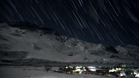 Star-trial-Night-sky-Time-lapse-of-the-Monk-town-Kaza-in-the-heart-of-Spiti-Valley-located-at-the-height-of-12500ft-above-the-sea-level-in-Himachal-Pradesh,-India-shot-in-4k