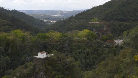Blick-Auf-Die-Burg-Von-Lousa-In-Portugal