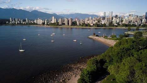 Stunning-Landscape-Of-Downtown-Skyline-And-English-Bay-Beach-From-Kitsilano-Beach-With-Sailboats-On-The-Blue-Ocean-In-Vancouver,-British-Columbia,-Canada