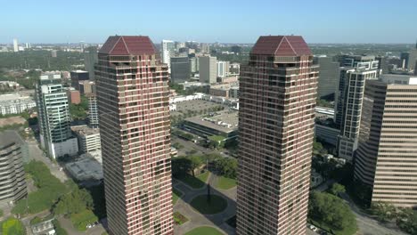 Luftaufnahme-Von-Gebäuden-Und-Der-Umgebung-In-Uptown-Houston