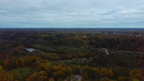 Vista-Aérea-Del-Palacio-Krimulda-En-El-Parque-Nacional-Gauja-Cerca-De-Sigulda-Y-Turida,-Letonia