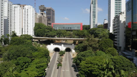 Aerial-view-of-Nove-de-Julho-Avenue-in-a-sunny-day-during-Covid-Quarantine-,-Sao-Paulo,-Brazil