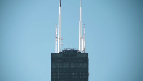 Static-Close-Up-of-Willis-Tower-in-Chicago,-Illinois-on-Clear-Day