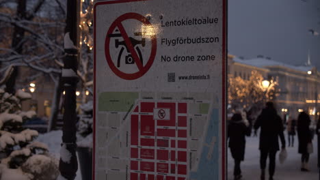 No-Drone-zone-sign-in-Helsinki,-Finland-in-Esplanadi-park-near-the-marketplace