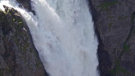 Zeitlupen-Nahaufnahme-Des-Riesigen-Wasserfalls-Vøringsfossen