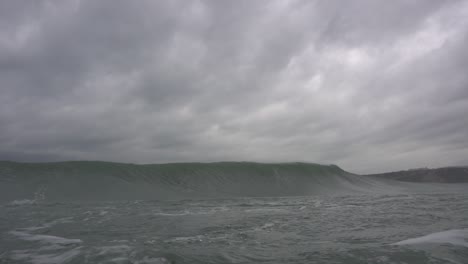 Perfect-empty-stormy-wave---watershot