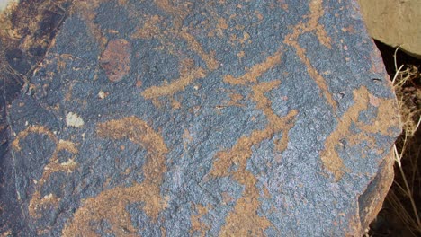 Tallas-Antiguas-Neolíticas-En-Piedra-Negra