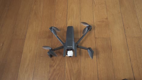 POV-Aufnahme-Der-Kardanischen-Aktivierung-Einer-Drohne