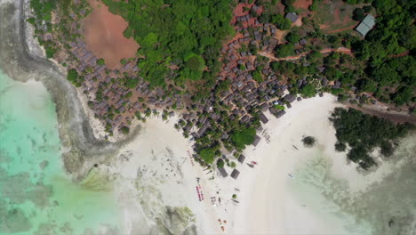 Sobrevuelo-De-Una-Pequeña-Isla-Tropical-En-El-Océano-índico-Frente-A-Madagascar