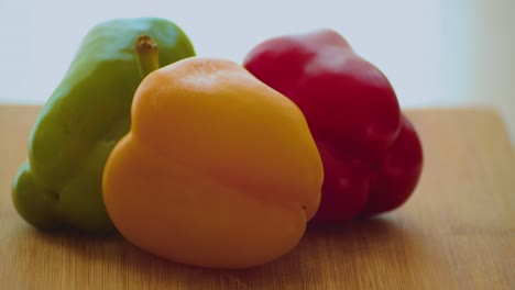 Green-Yellow-and-Red-Bell-Pepper,-Close-Up