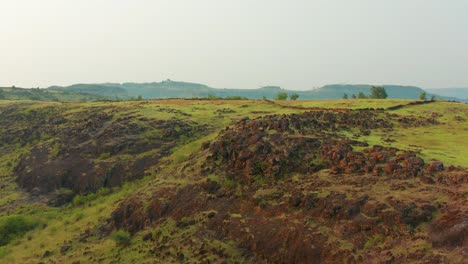 Vista-Panorámica-Del-Vasto-Terreno-Accidentado-En-La-Zona-Rural-De-Maharashtra,-India